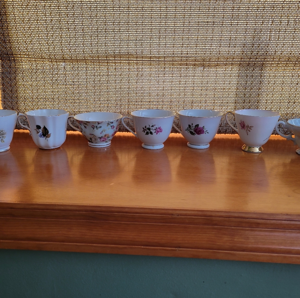 Tea cups - Picture 2 of 3